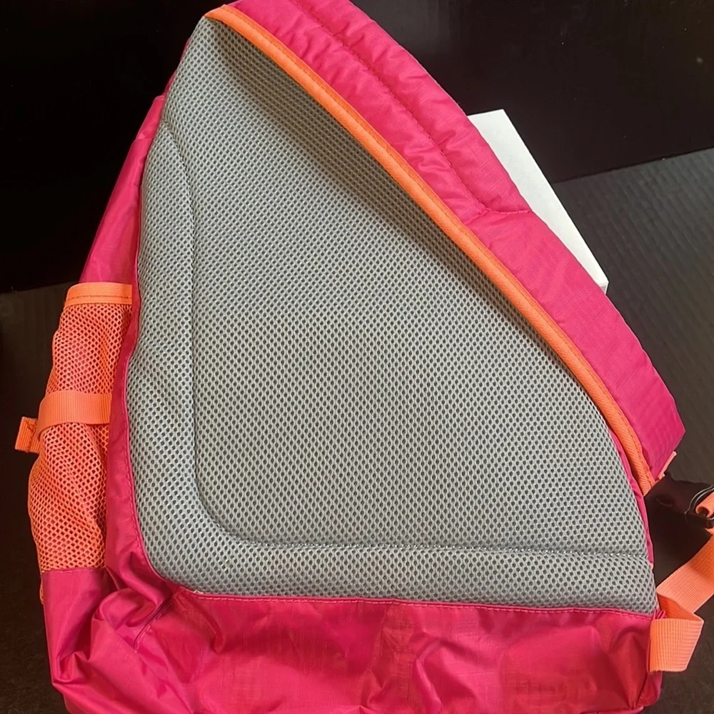 Austin Trading Co. Crossbody Backpack - Picture 4 of 7